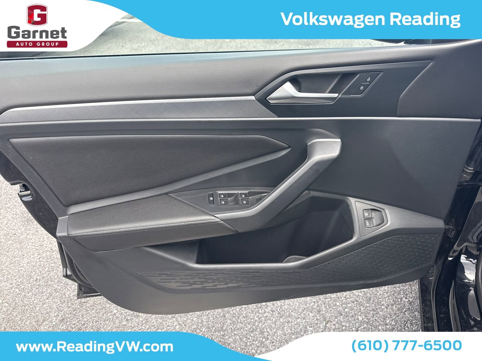 Used 2023 Volkswagen Jetta SE w/ Panoramic Sunroof Package FWD image 13