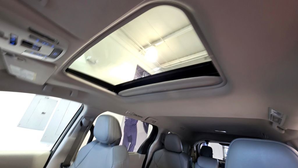 Used 2024 Toyota Sienna XLE image 52