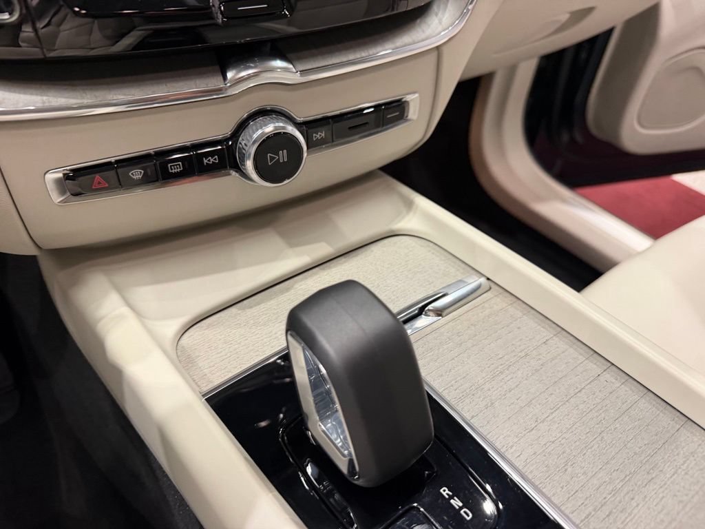 Used 2023 Volvo XC60 B5 Plus w/ Climate Package AWD/4WD image 44