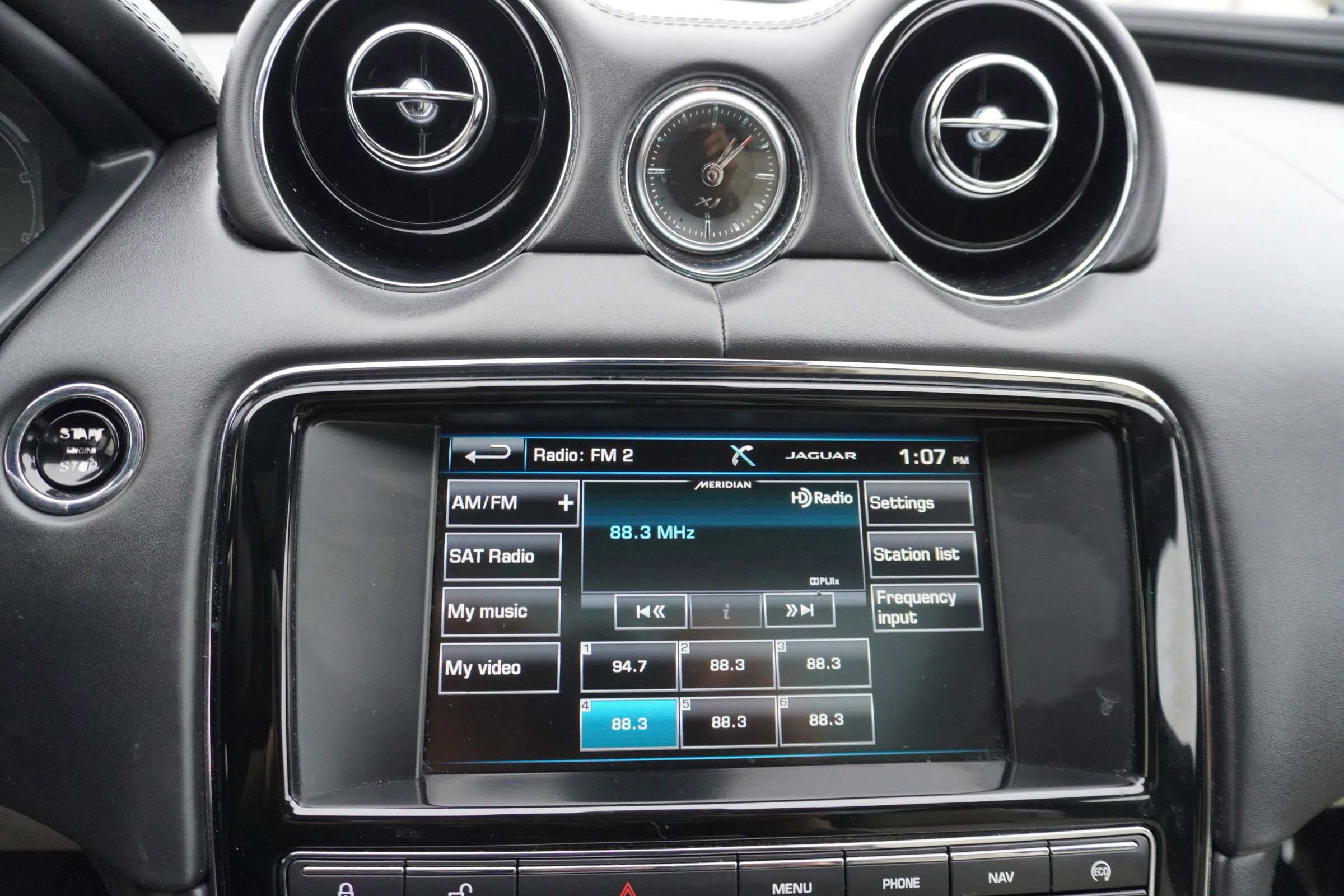 Used 2015 Jaguar XJ image 17