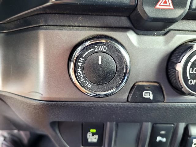 Used 2019 Toyota Tacoma TRD Off-Road w/ Technology Package AWD/4WD image 17