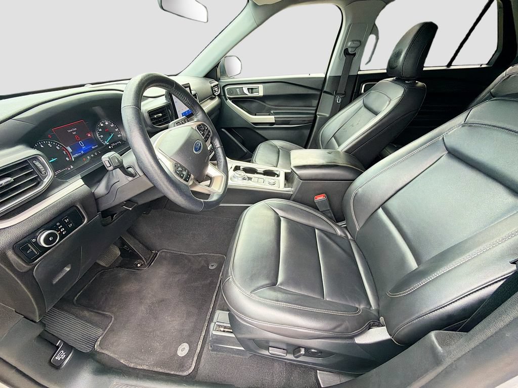 Used 2023 Ford Explorer XLT AWD/4WD image 23