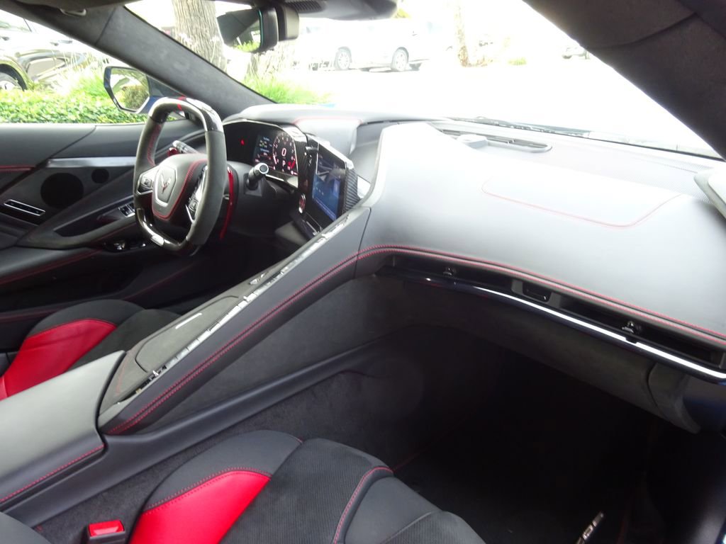 Used 2024 Chevrolet Corvette Z06 RWD image 17