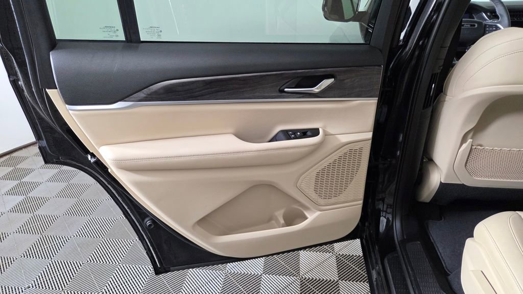 Used 2023 Jeep Grand Cherokee L Limited image 33