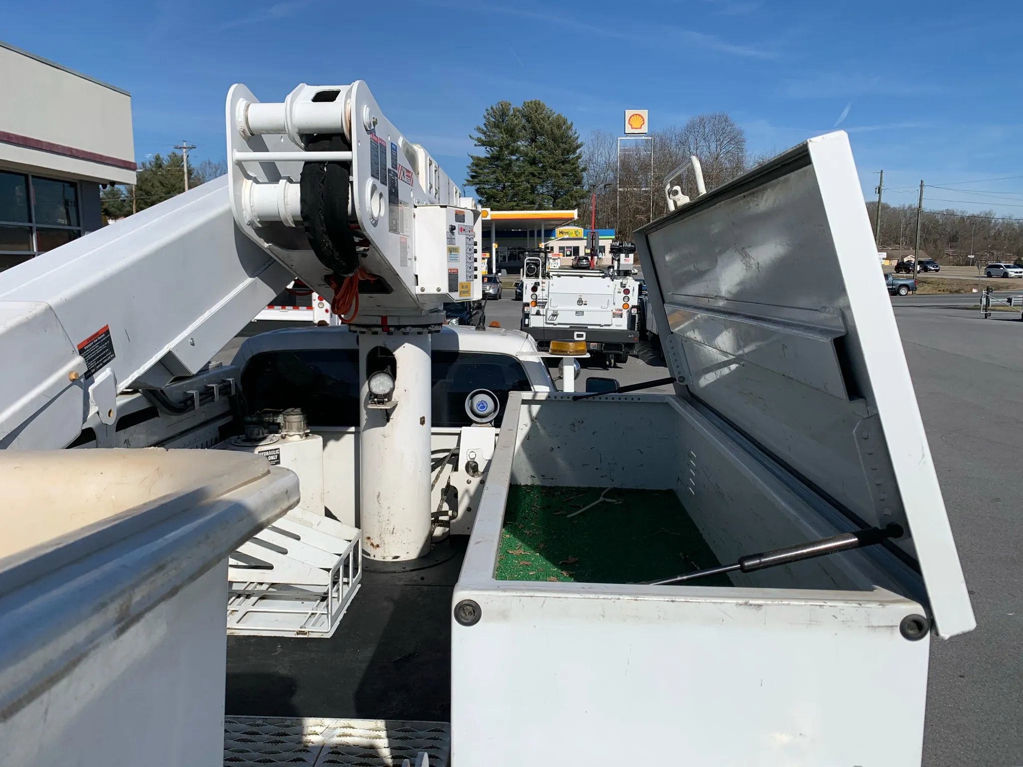 Used 2016 Ford F550 XL 165  W.B. 2D image 35