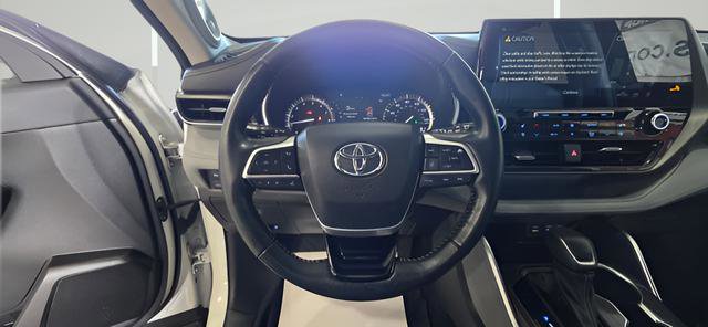 Used 2022 Toyota Highlander Limited AWD/4WD image 17