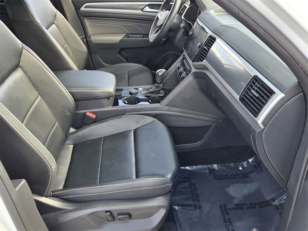 Certified 2022 Volkswagen Atlas Cross Sport SEL R-Line image 19