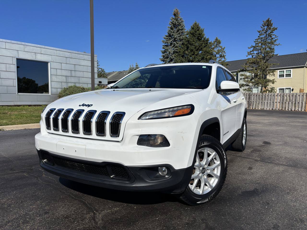 Used 2014 Jeep Cherokee Latitude w/ Cold Weather Group AWD/4WD image 1