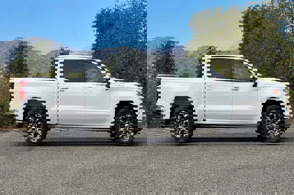 New 2025 Chevrolet Silverado 1500 LT image 3