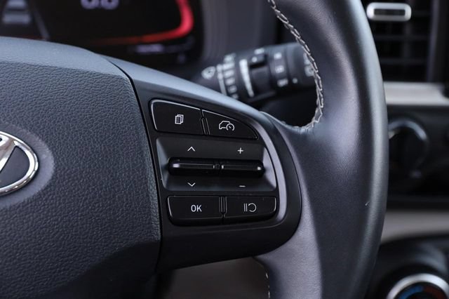 Used 2025 Hyundai Venue SEL FWD image 13
