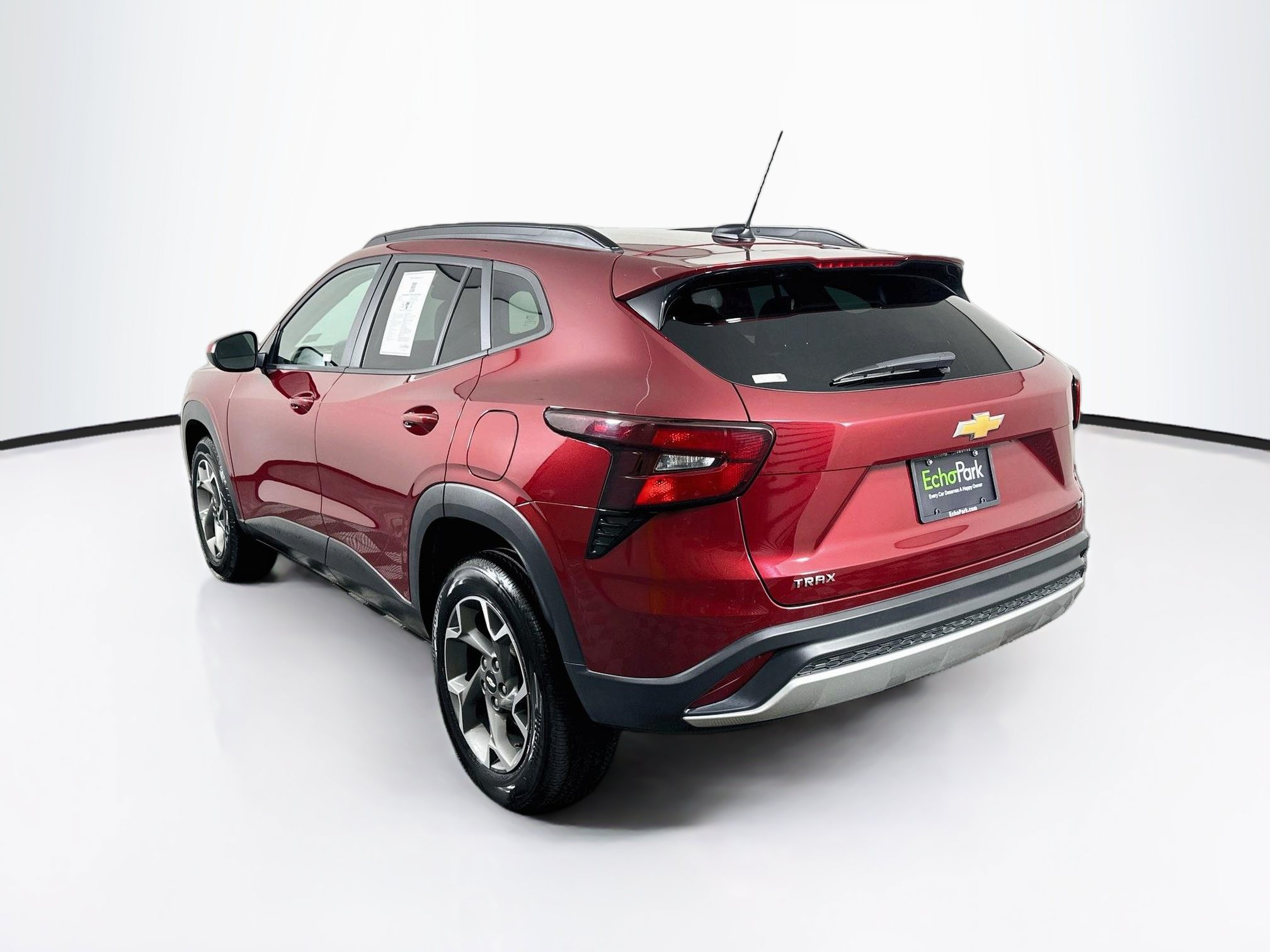 Used 2025 Chevrolet Trax LT FWD image 5