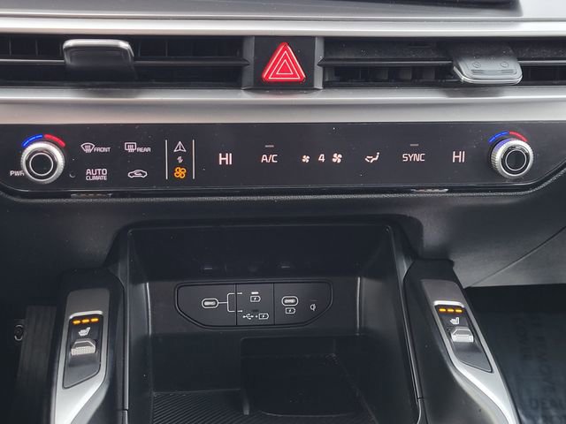 Used 2024 Kia Sorento S image 10