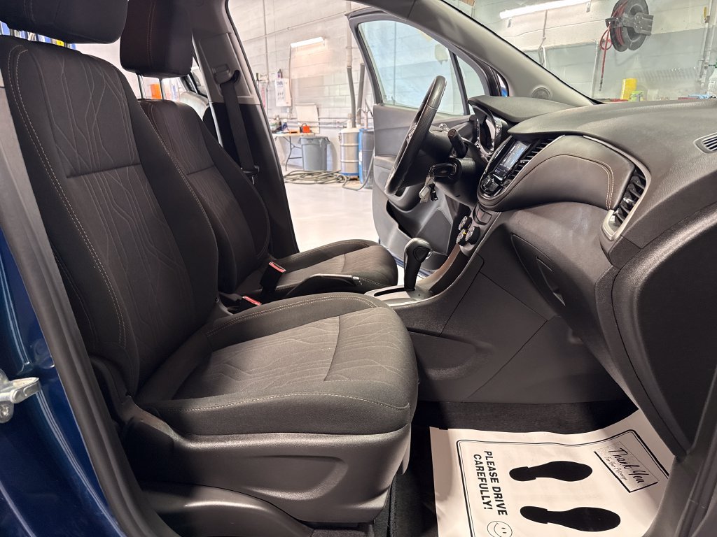 Used 2020 Chevrolet Trax LT FWD image 29