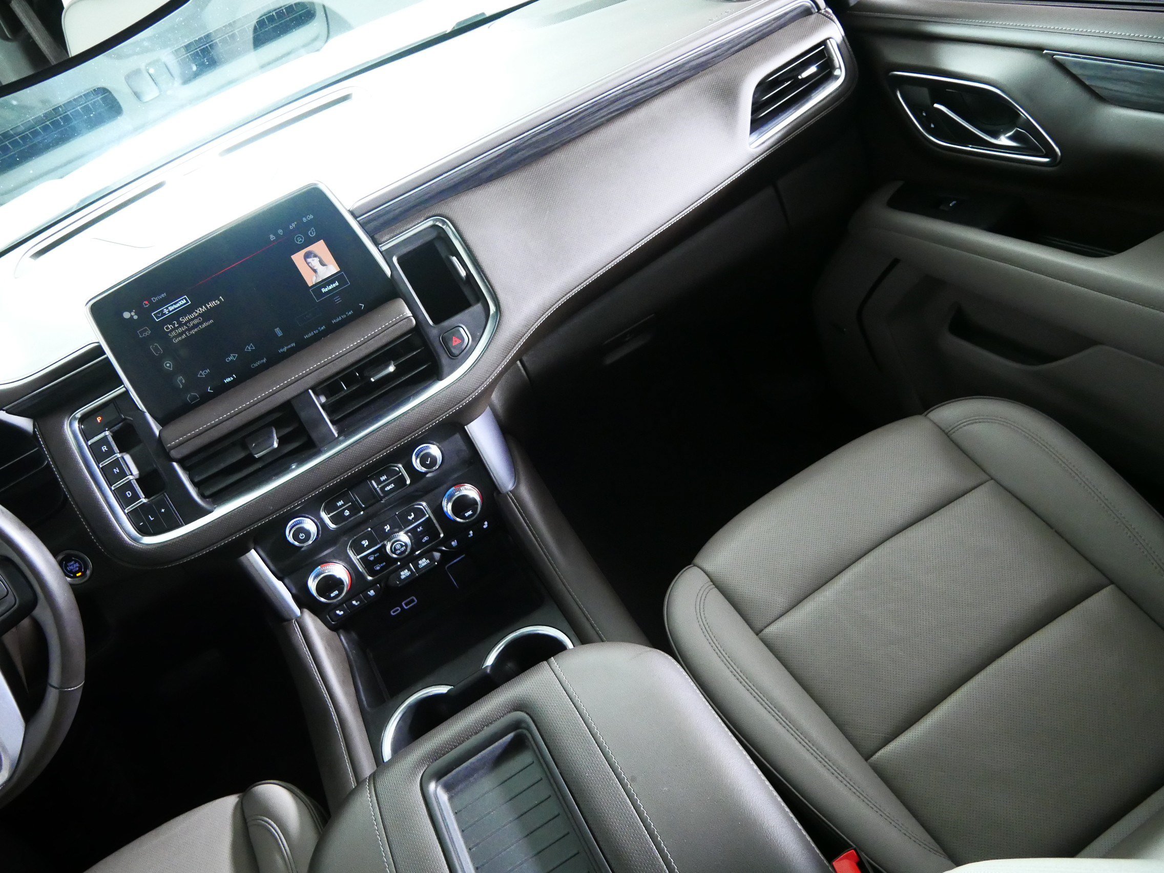 Used 2023 GMC Yukon SLT w/ SLT Premium Package AWD/4WD image 11