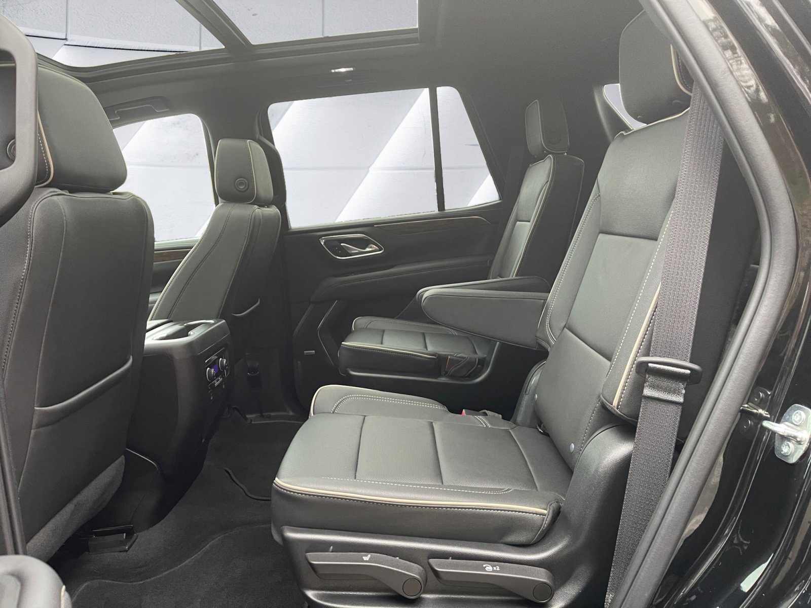Used 2023 Chevrolet Tahoe Premier w/ LPO, Illumination Package AWD/4WD image 14