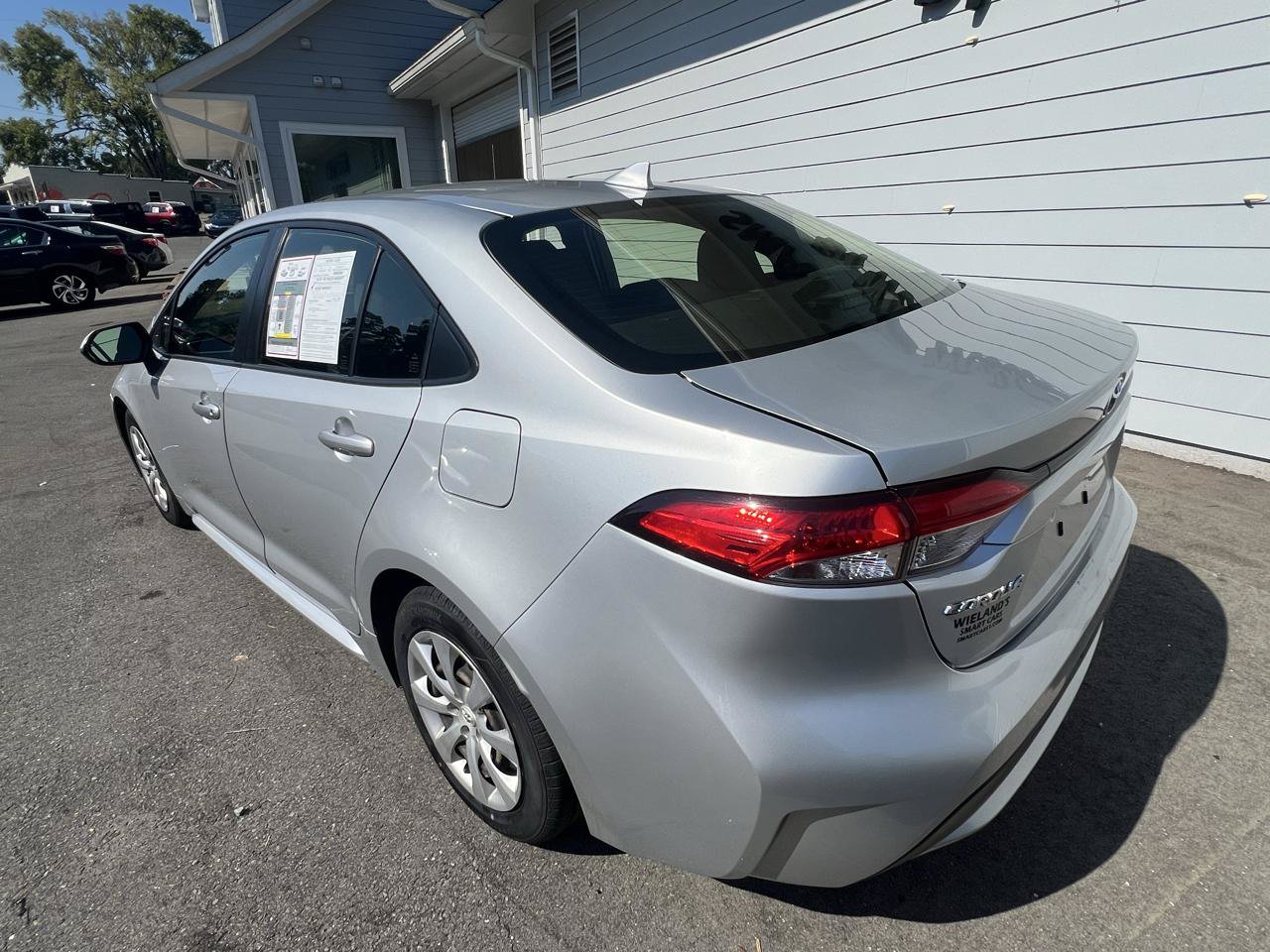 Used 2022 Toyota Corolla LE FWD image 3