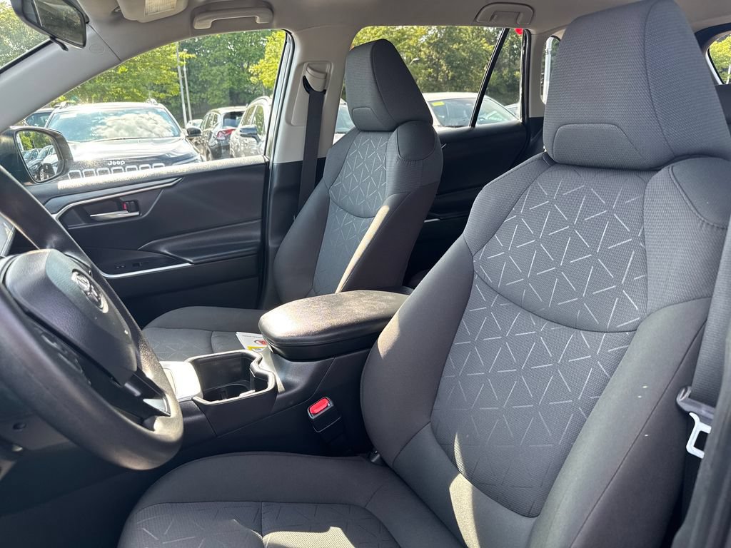 Used 2024 Toyota RAV4 XLE FWD image 15