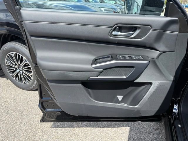 New 2026 Nissan Pathfinder SL image 16