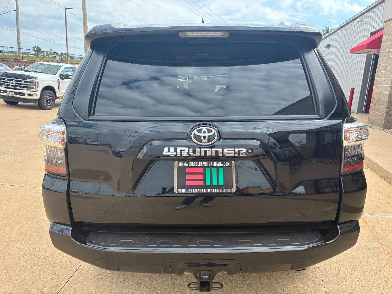 Used 2018 Toyota 4Runner SR5 image 4