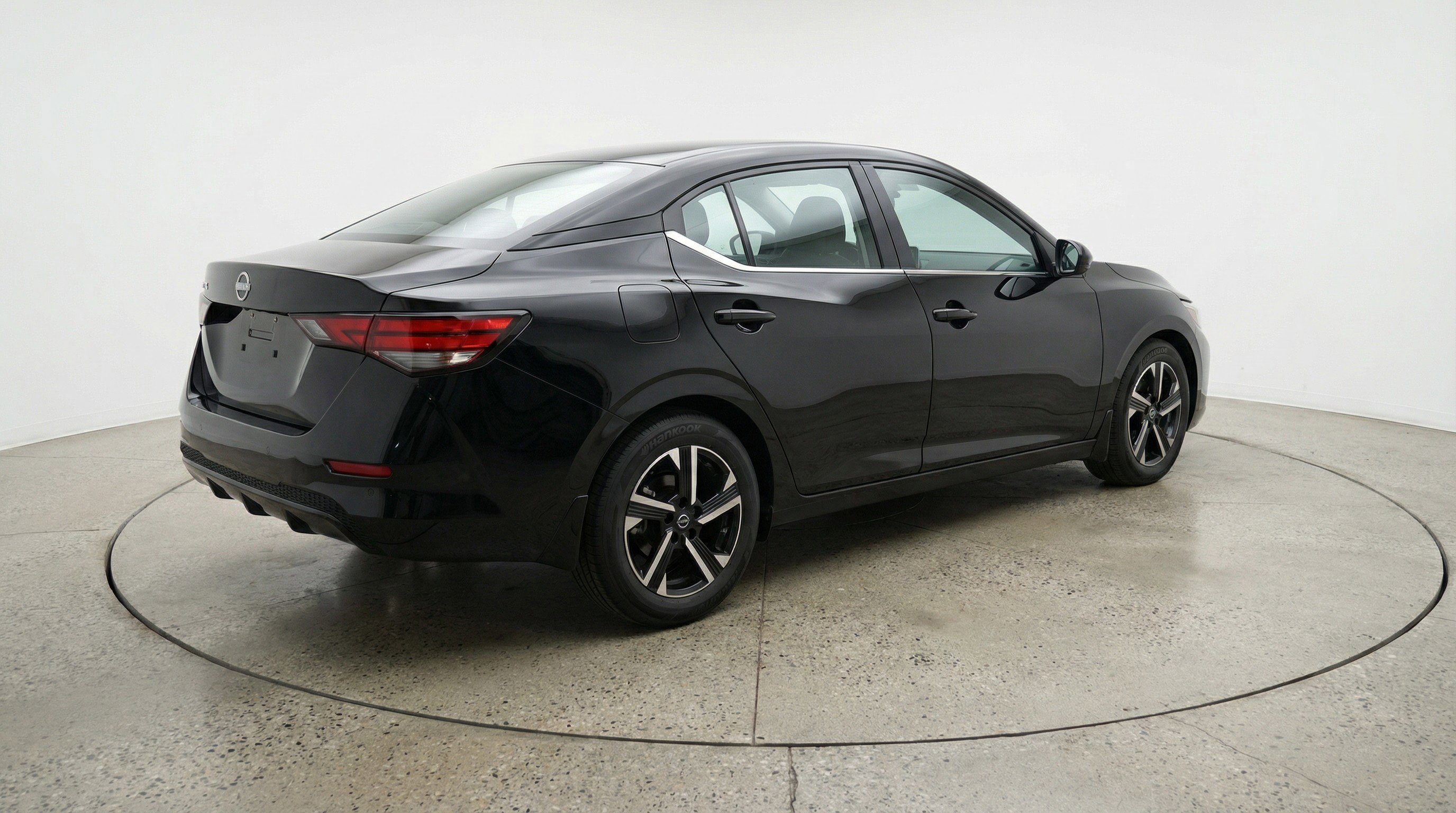 Used 2025 Nissan Sentra SV FWD image 9