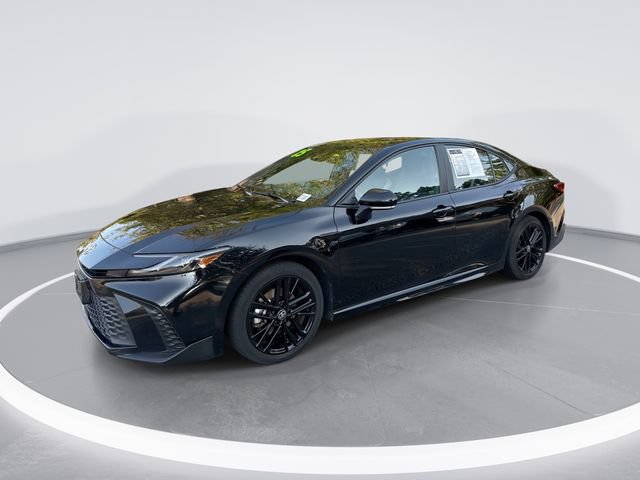 Used 2025 Toyota Camry SE FWD image 1
