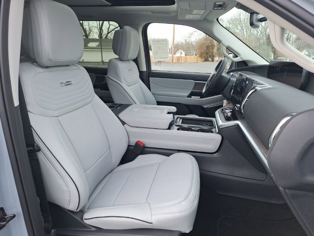 New 2026 Ford Expedition Platinum w/ Platinum Ultimate Package AWD/4WD image 17