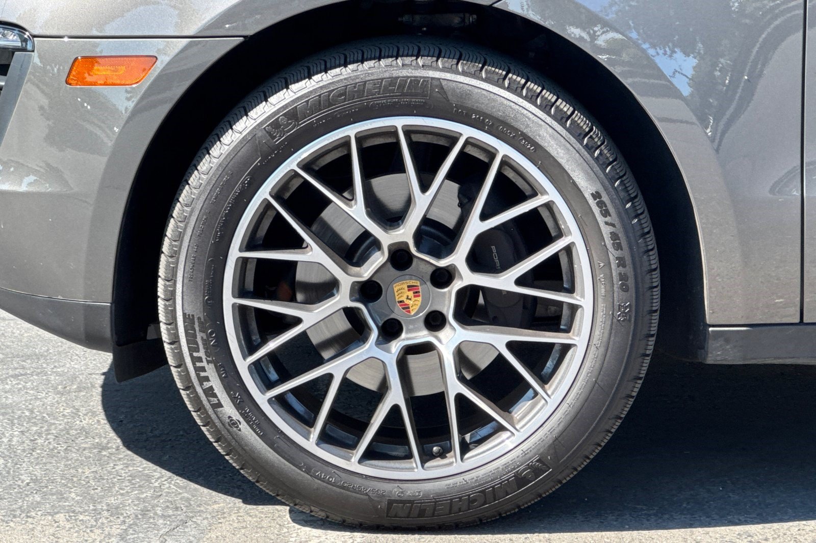 Used 2018 Porsche Macan Sport Edition AWD/4WD image 37