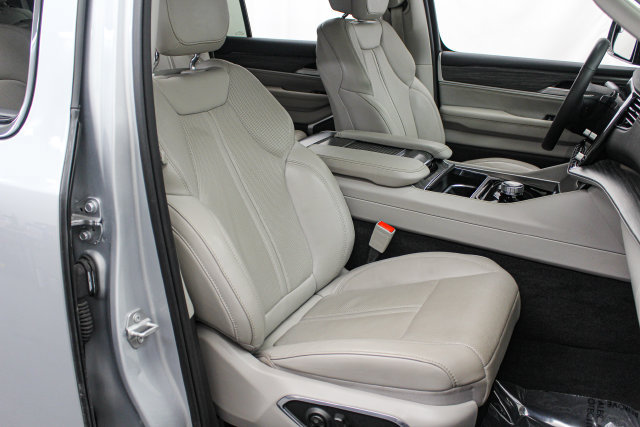 Used 2024 Jeep Wagoneer L Series II w/ Flexible Seating Group RWD image 22