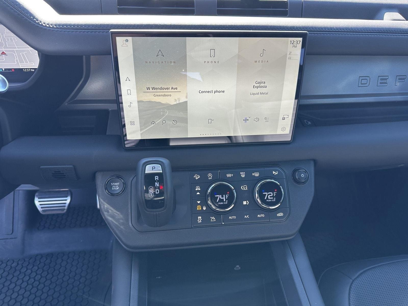 Used 2025 Land Rover Defender 110 AWD/4WD image 26