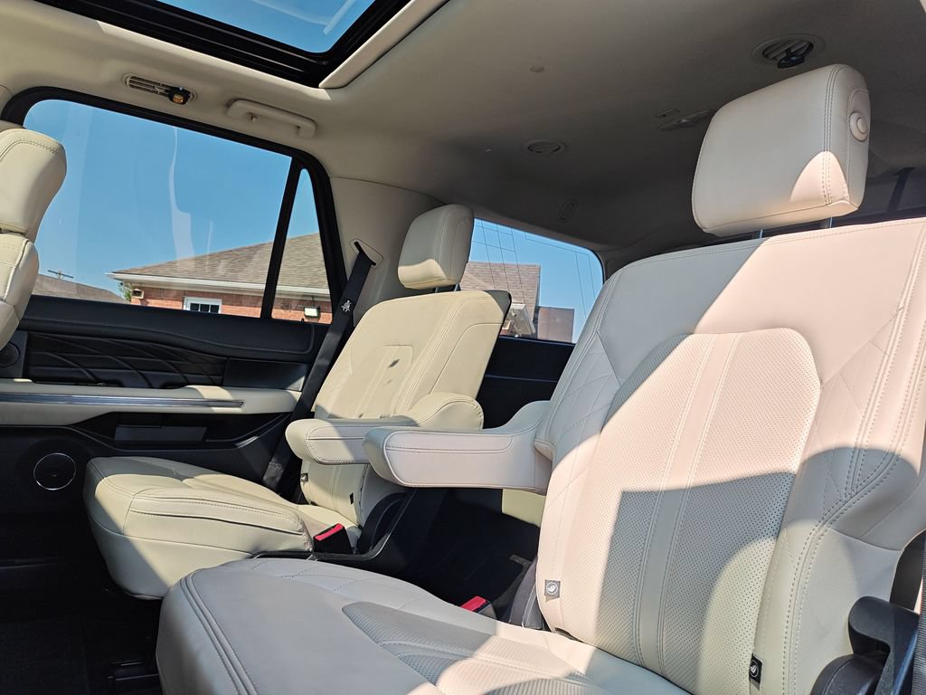Used 2019 Ford Expedition Platinum AWD/4WD image 14