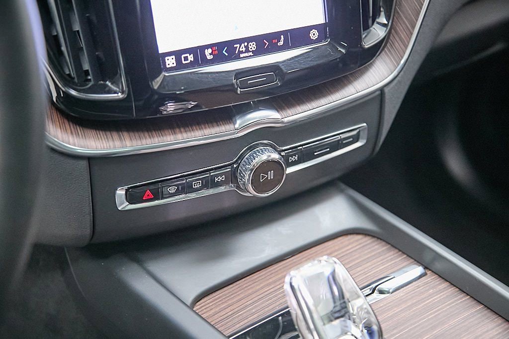 Used 2023 Volvo XC60 B6 Ultimate w/ Protection Package Premier image 16