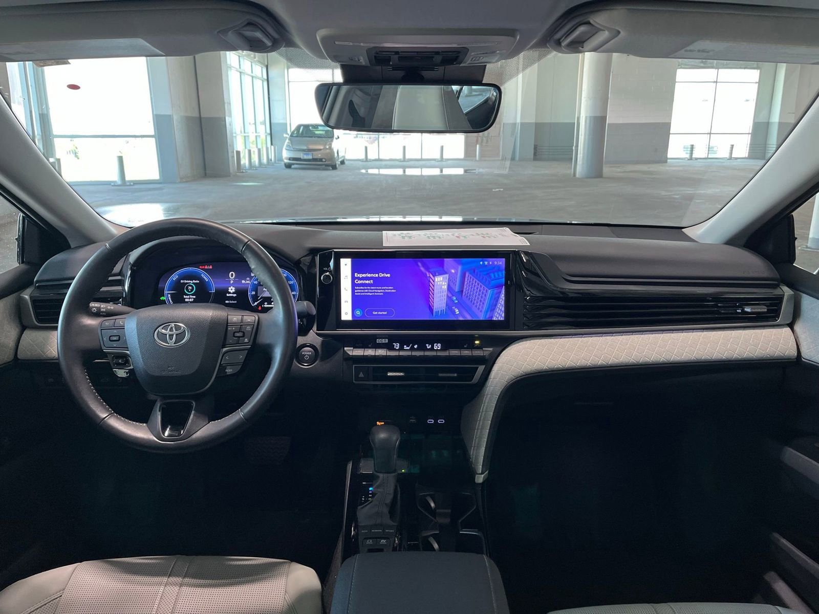 Used 2025 Toyota Camry XLE AWD/4WD image 39