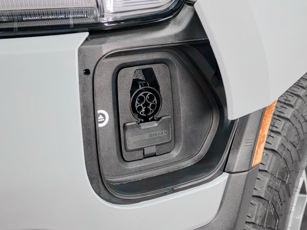 Used 2025 Rivian R1S Adventure Dual AWD/4WD image 5