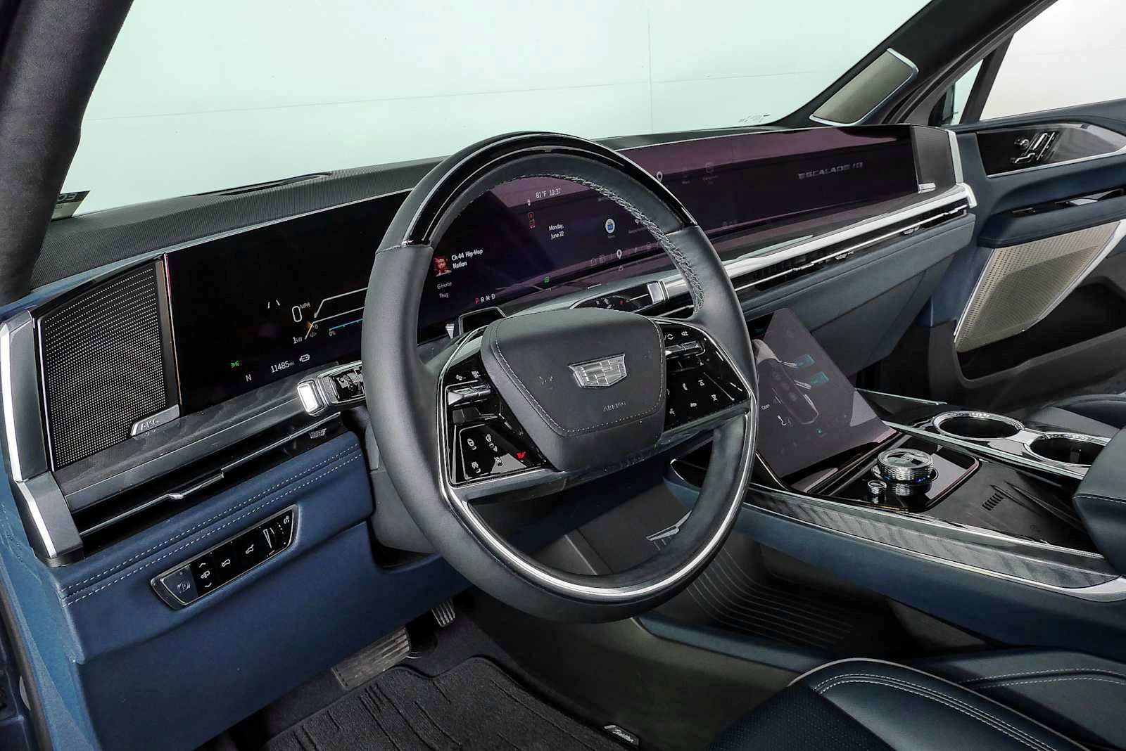 Certified 2025 Cadillac Escalade IQ Luxury 2 w/ LPO, Premium Carpet Package AWD/4WD image 4