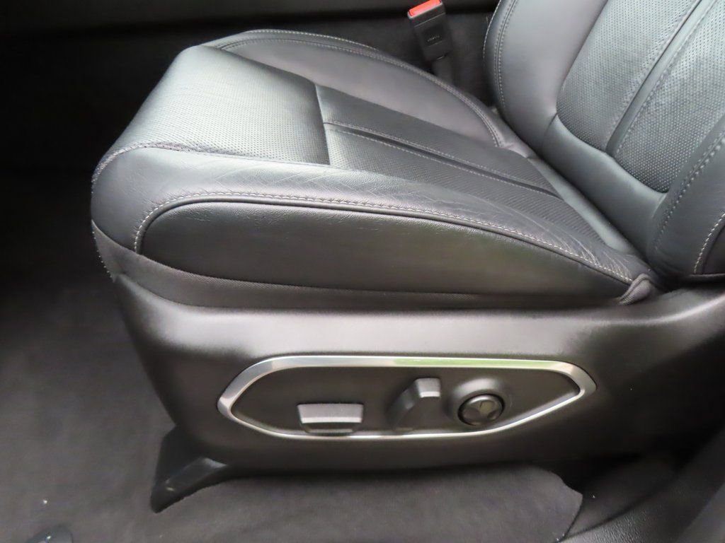 Certified 2024 Jeep Wagoneer L Series II w/ Flexible Seating Group image 7