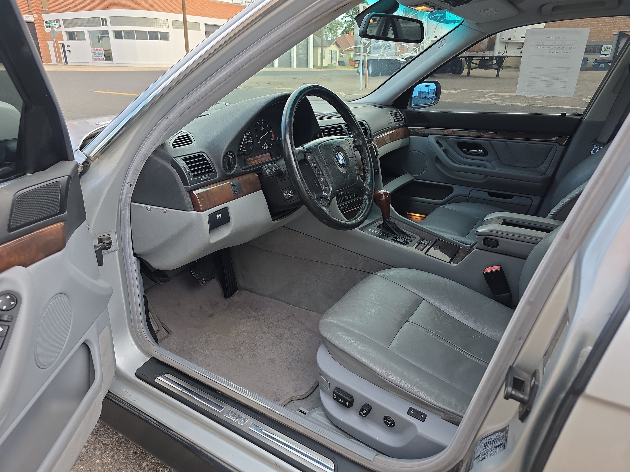 Used 2000 BMW 740iL RWD image 2