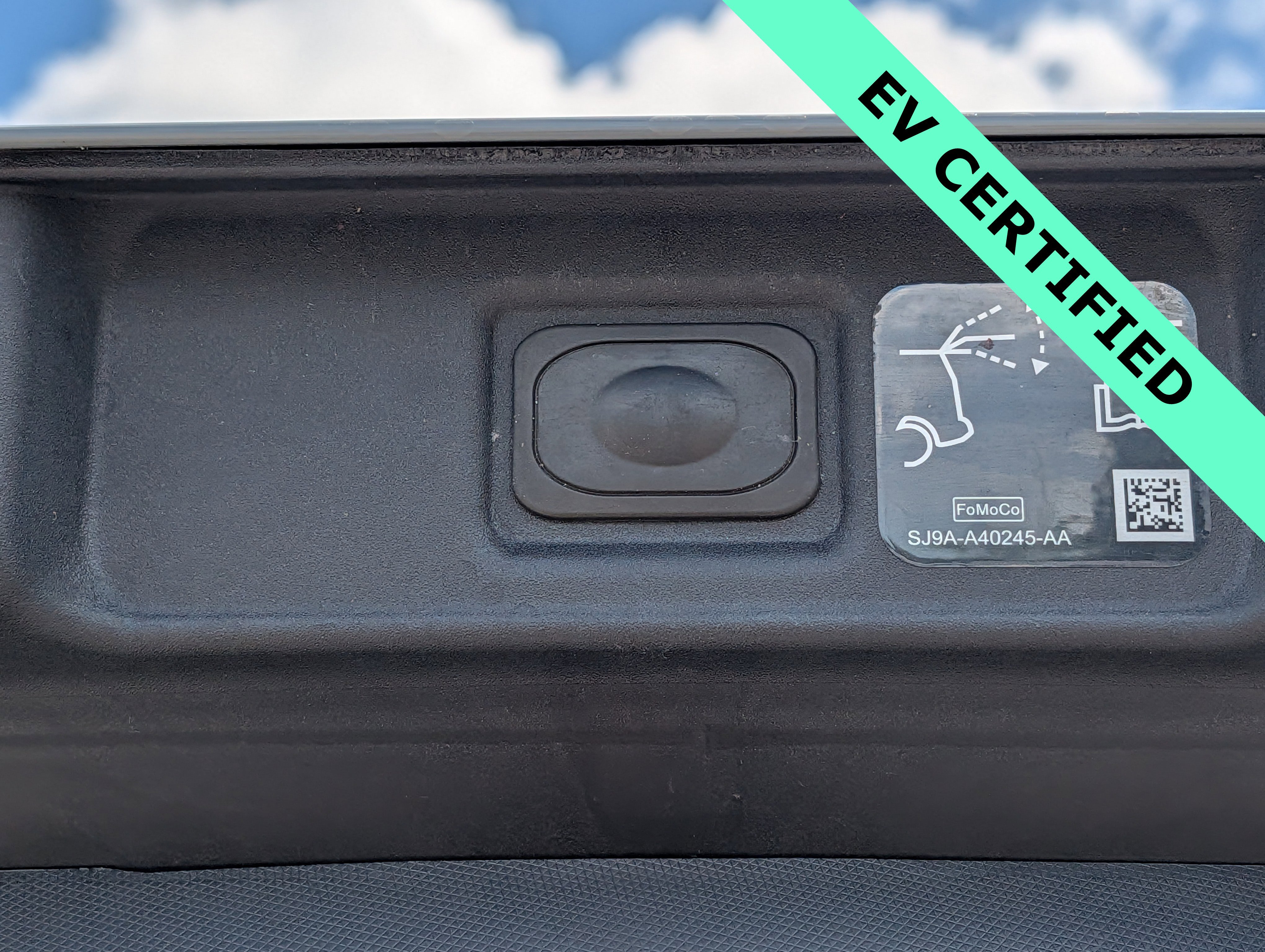 Used 2025 Ford Mustang Mach-E Premium AWD/4WD image 14