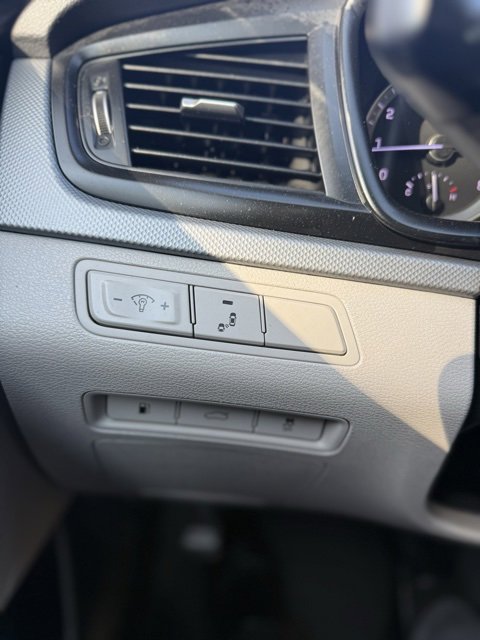 Used 2018 Hyundai Sonata SEL w/ Winter Weather Package image 18