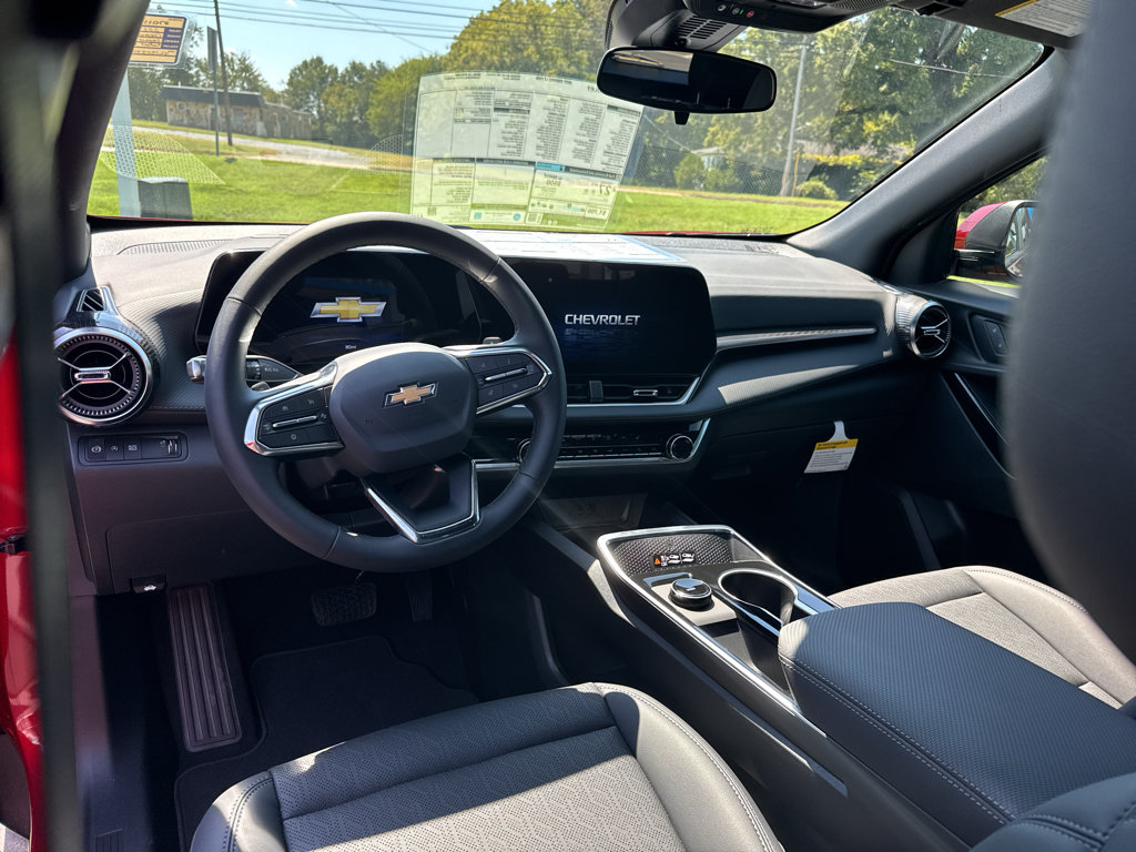 New 2027 Chevrolet Equinox LT w/ Convenience Package II FWD image 7