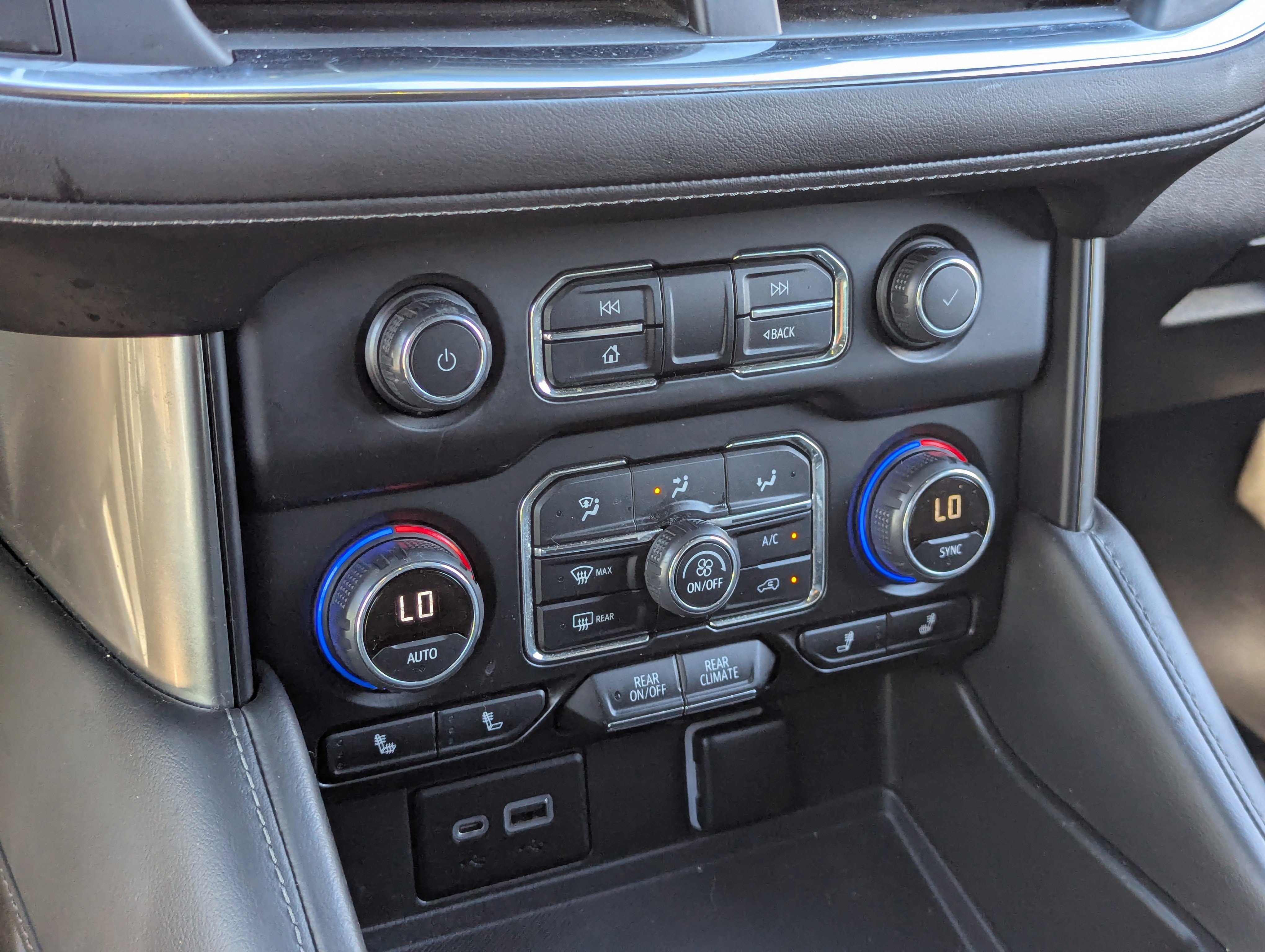 Used 2022 Chevrolet Tahoe Z71 w/ Luxury Package image 27