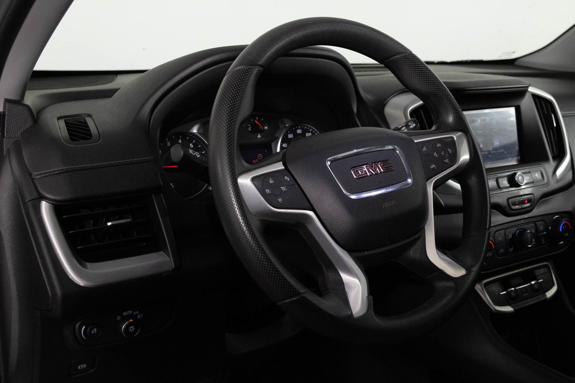 Used 2022 GMC Terrain SLE w/ Driver Convenience Package image 32