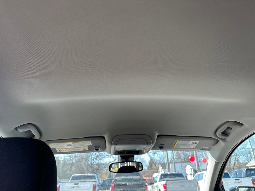 Used 2023 GMC Terrain SLE w/ Driver Convenience Package image 18