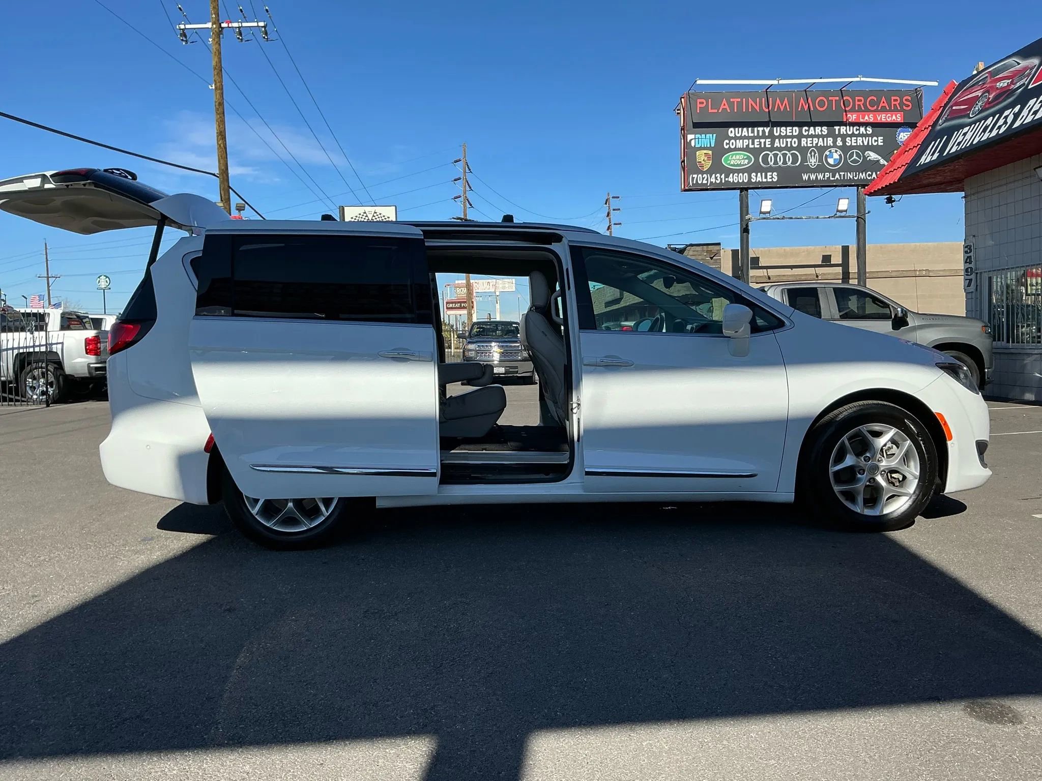 Used 2018 Chrysler Pacifica Touring-L w/ Advanced Safetytec Group image 14