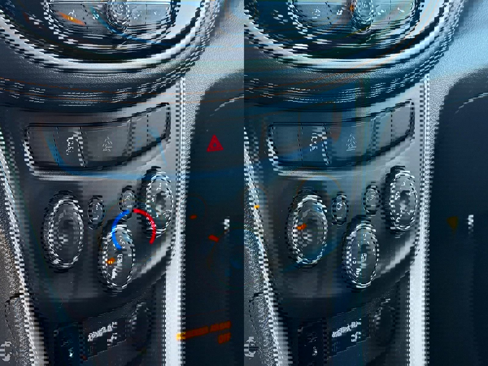 Certified 2022 Chevrolet Trax LT w/ LT Convenience Package AWD/4WD image 23