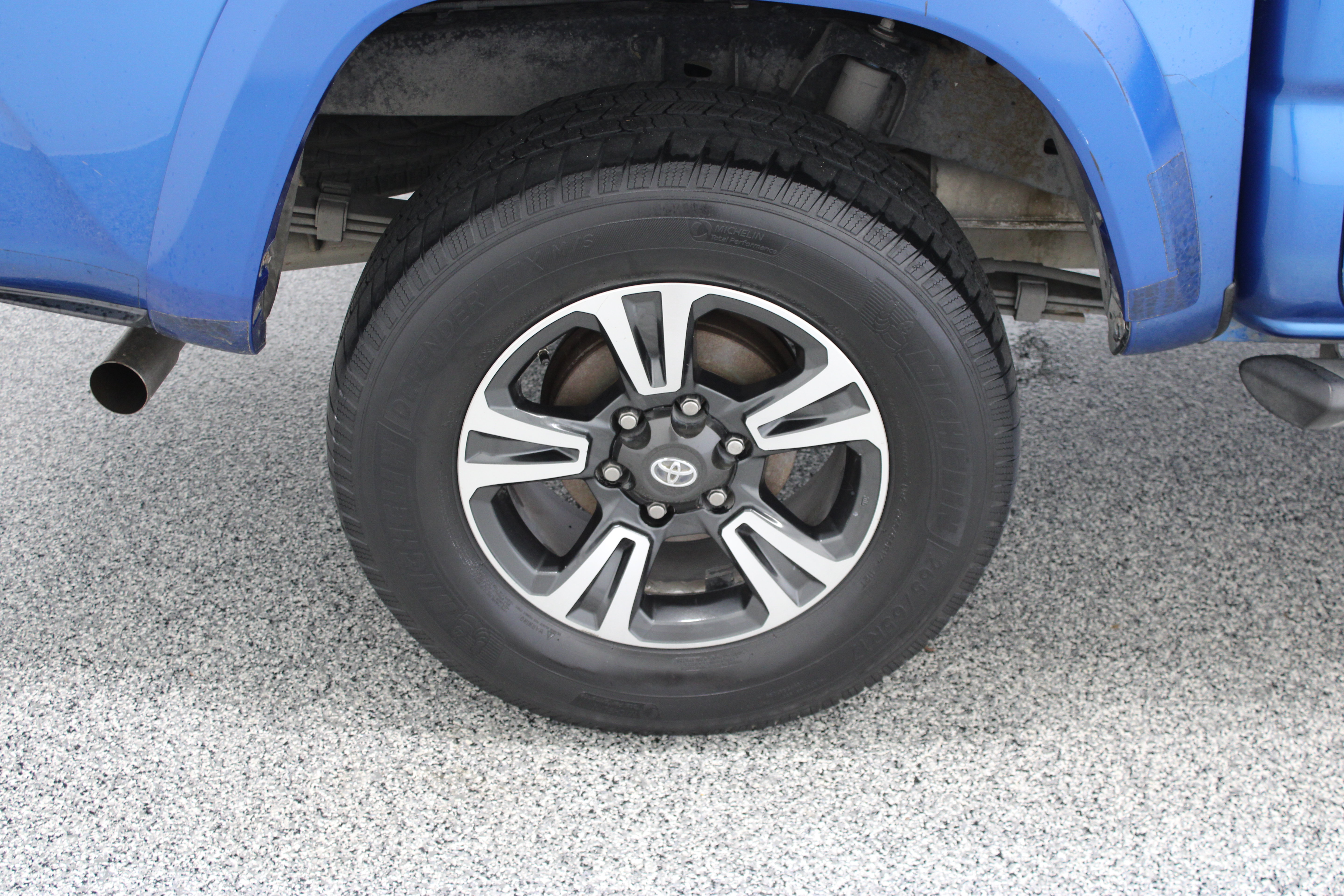 Used 2017 Toyota Tacoma TRD Sport w/ Tow Package RWD image 6
