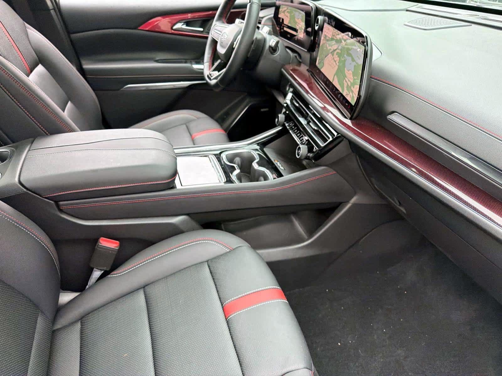 Used 2026 Chevrolet Traverse RS w/ LPO, Floor Liner Package AWD/4WD image 8