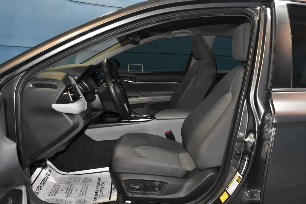 Used 2022 Toyota Camry LE w/ Carpet Mat Package (TMS) FWD image 6