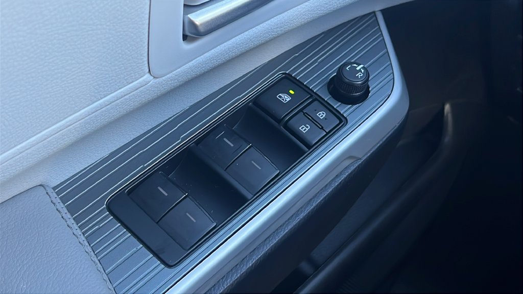 Certified 2026 Toyota Sienna XLE FWD image 21