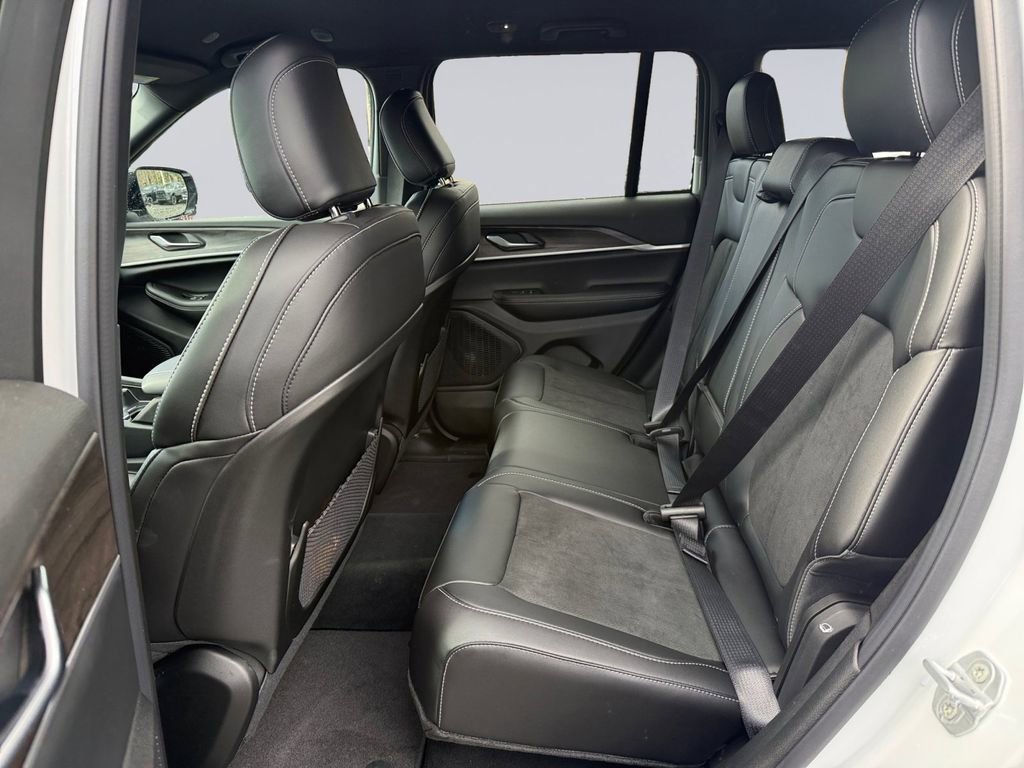 New 2026 Jeep Grand Cherokee Altitude image 16