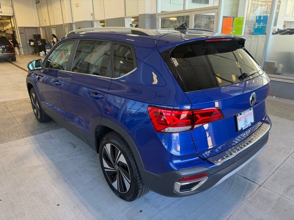 Used 2023 Volkswagen Taos SE w/ Panoramic Sunroof Package AWD/4WD image 7